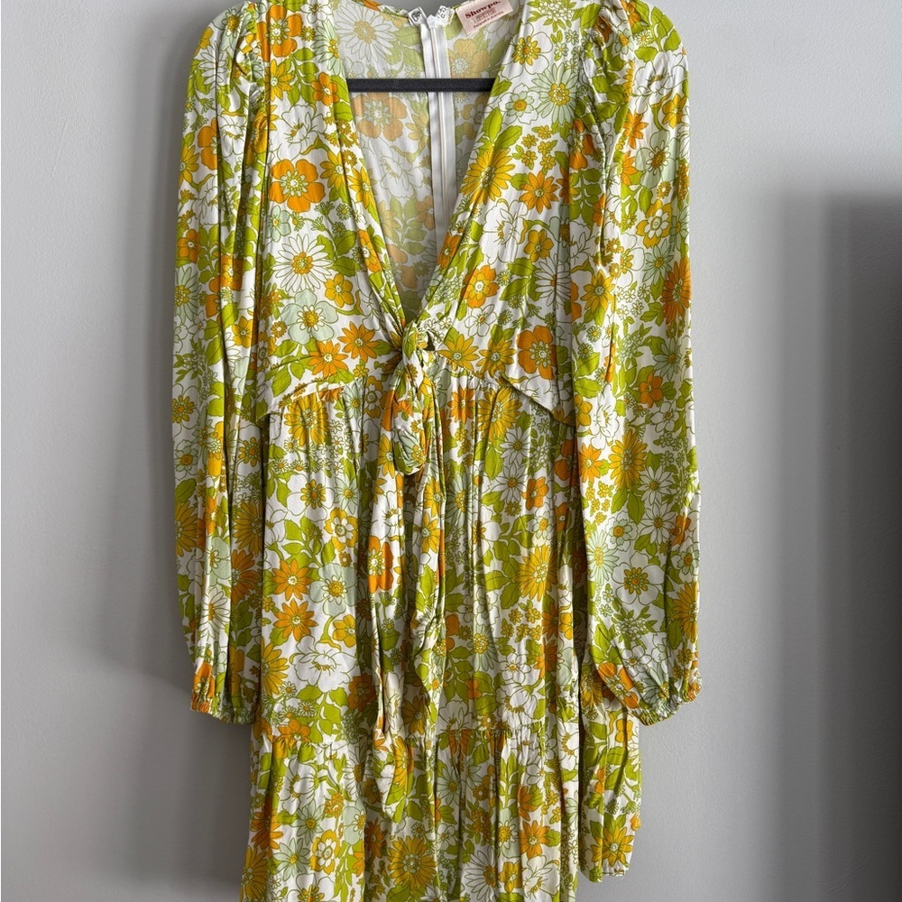 Showpo ‘Sabella’ Floral Dress - Picture 3 of 6